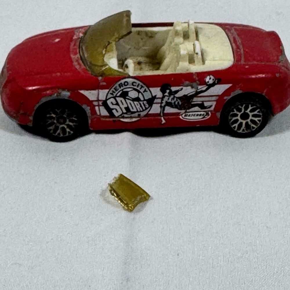 Matchbox 1999 Mattel Audi TT Roadster Hero City Sports Red Diecast Car Broken